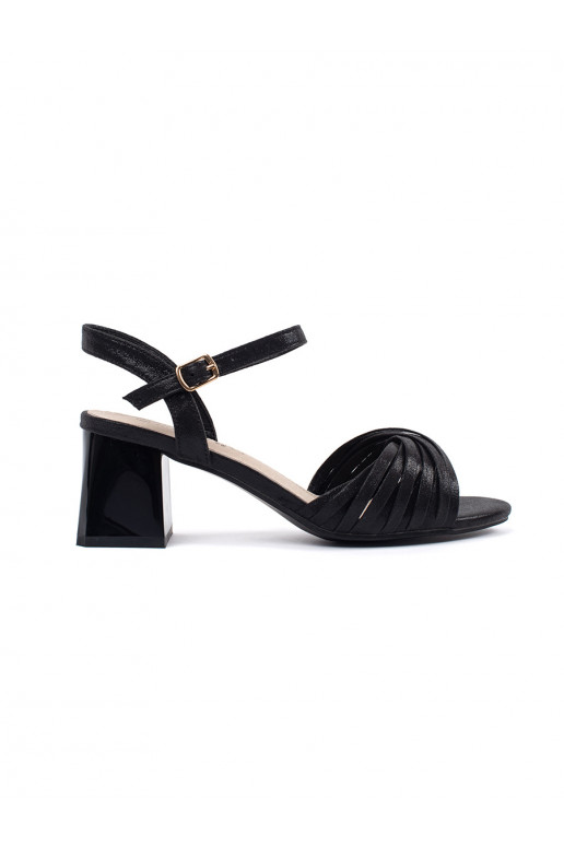 Juodos spalvos  sandalai žemu kulnu Juodos spalvos  sandalai žemu kulnu