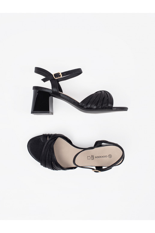 Juodos spalvos  sandalai žemu kulnu Juodos spalvos  sandalai žemu kulnu