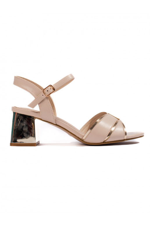 basutės ant kulno baltos spalvos-