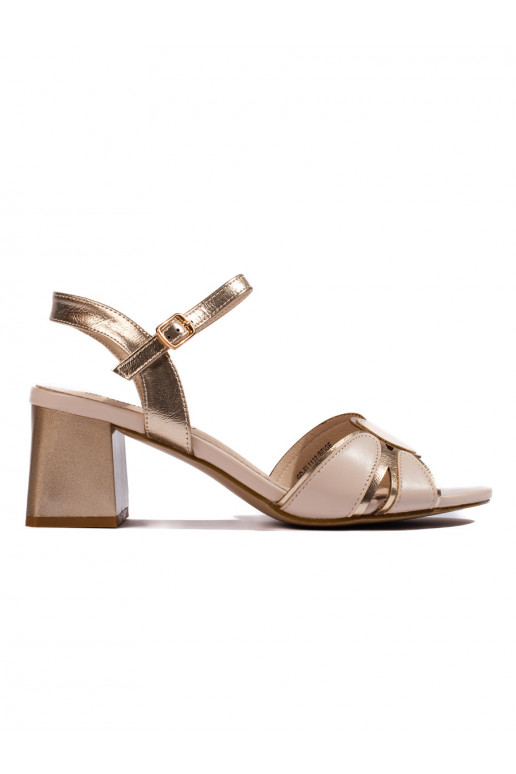 su lako efektu sandalai smėlio spalvos su lako efektu sandalai smėlio spalvos