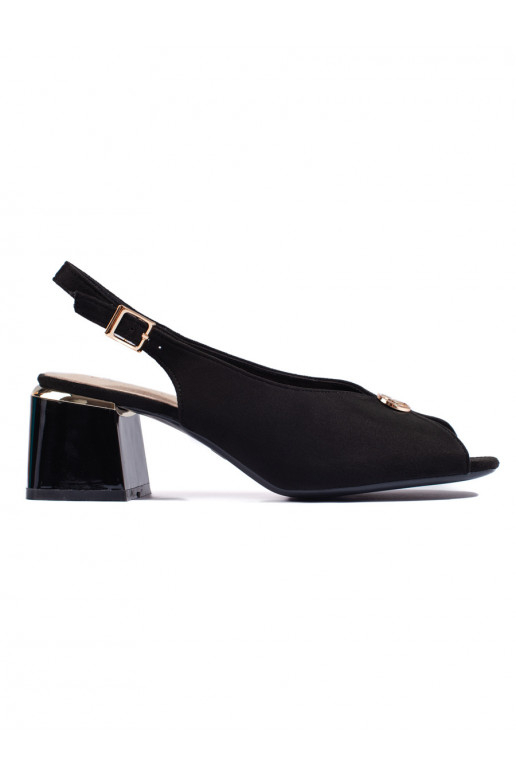 Elegantiško stiliaus iš zomšos sandalai juodos spalvos