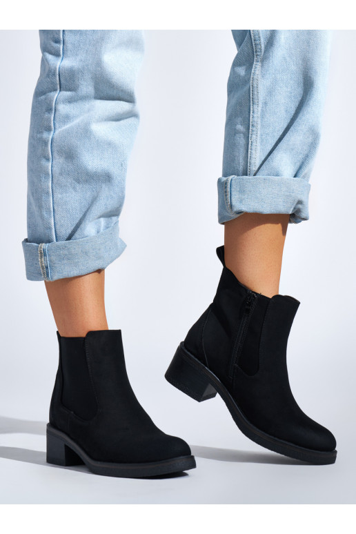 Juodos spalvos moteriški batai žemu kulnu Juodos spalvos moteriški batai žemu kulnu