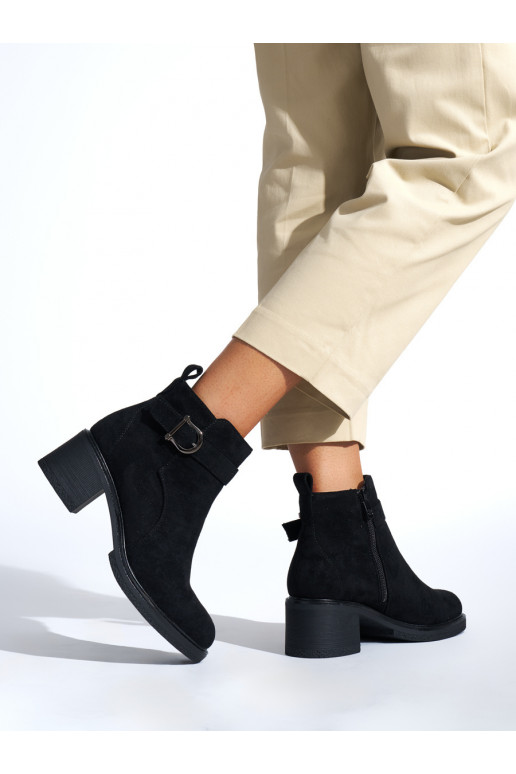 Juodos spalvos moteriški batai