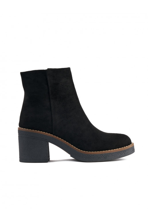Juodos spalvos moteriški batai ant kulno Juodos spalvos moteriški batai ant kulno
