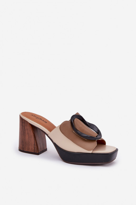 Moteriškos šlepetės Na Słupkowym Obcasie su sagtimis smėlio spalvos Amuria