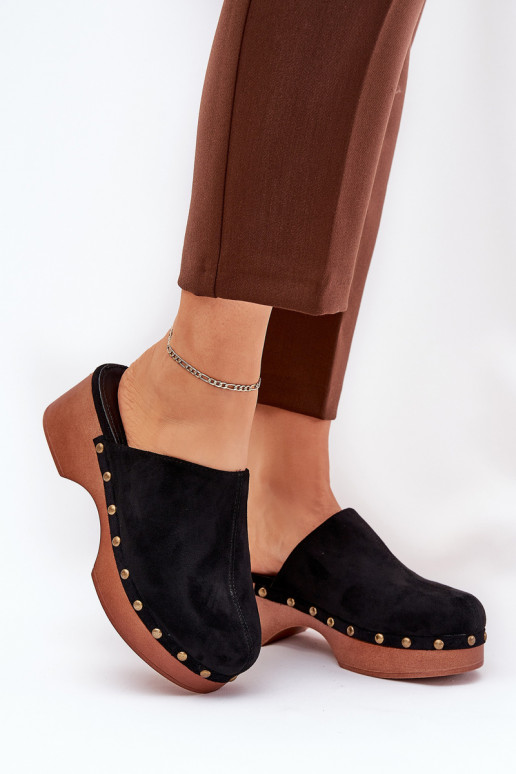 Moteriškos šlepetės su kniedėmis iš eko zomšosowe Juodos spalvos Ellason  Moteriškos šlepetės su kniedėmis iš eko zomšosowe Juodos spalvos Ellason