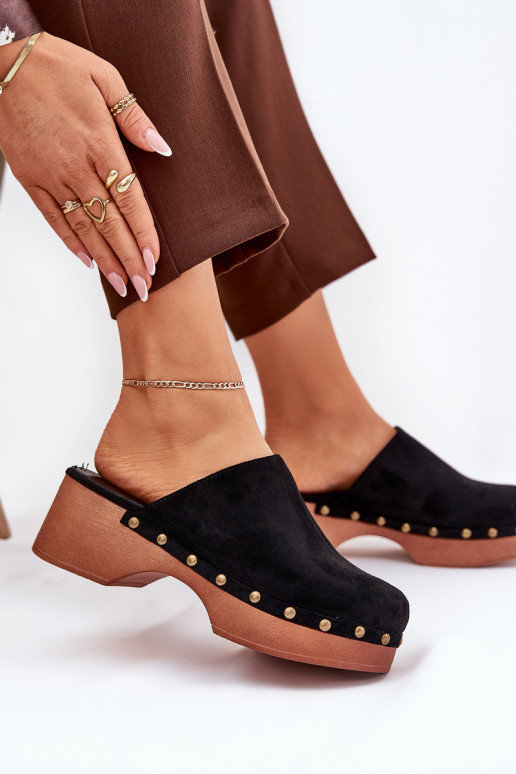 Moteriškos šlepetės su kniedėmis iš eko zomšosowe Juodos spalvos Ellason  Moteriškos šlepetės su kniedėmis iš eko zomšosowe Juodos spalvos Ellason