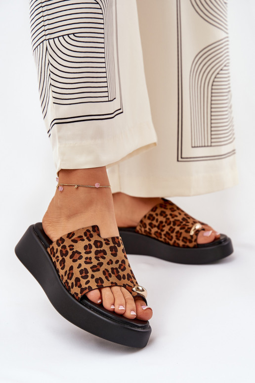 Moteriškos šlepetės su platforma I Niskim Koturnie  Detalem su leopardo kailio raštais rudos spalvos Saqesse