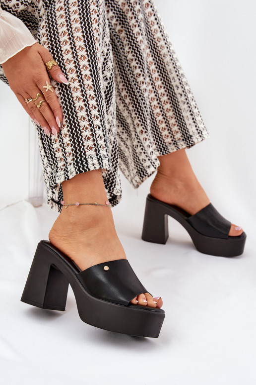  Šlepetės iš eko odos su kulniukais ir platforma Juodos spalvos Tamirella