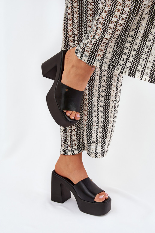  Šlepetės iš eko odos su kulniukais ir platforma Juodos spalvos Tamirella