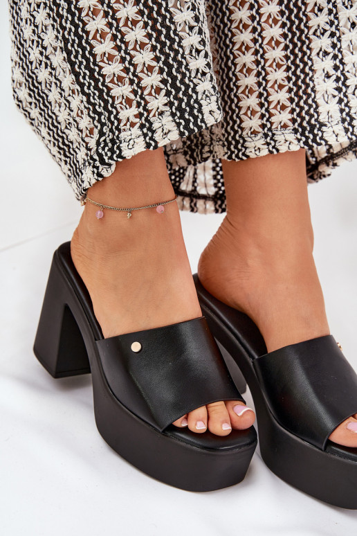  Šlepetės iš eko odos su kulniukais ir platforma Juodos spalvos Tamirella