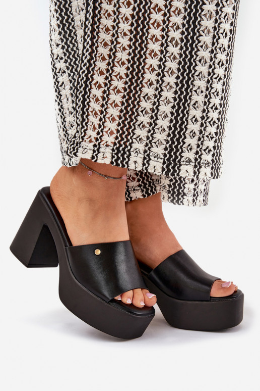  Šlepetės iš eko odos su kulniukais ir platforma Juodos spalvos Tamirella