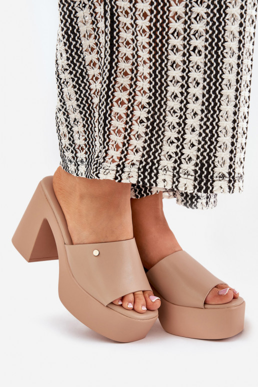  Šlepetės iš eko odos su kulniukais ir platforma chaki spalvos Tamirella