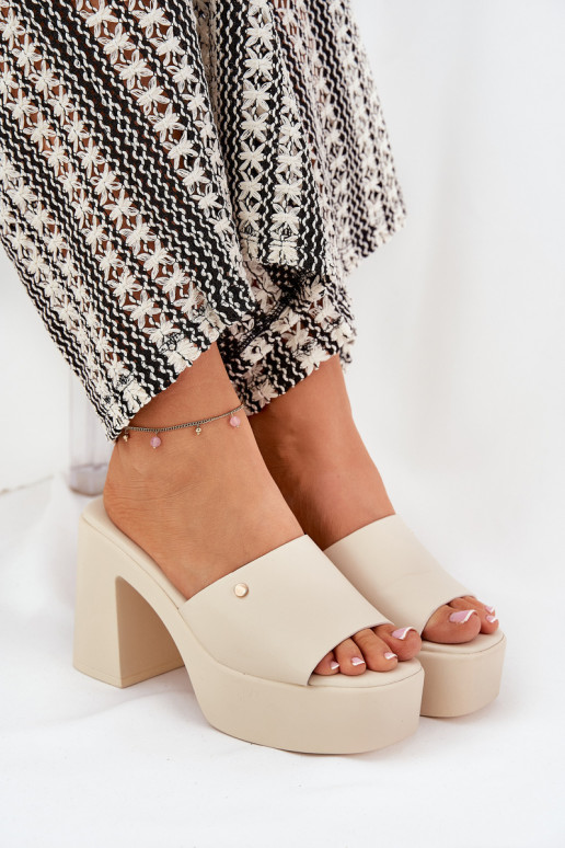  Šlepetės iš eko odos su kulniukais ir platforma dramblio kaulo spalvos Tamirella