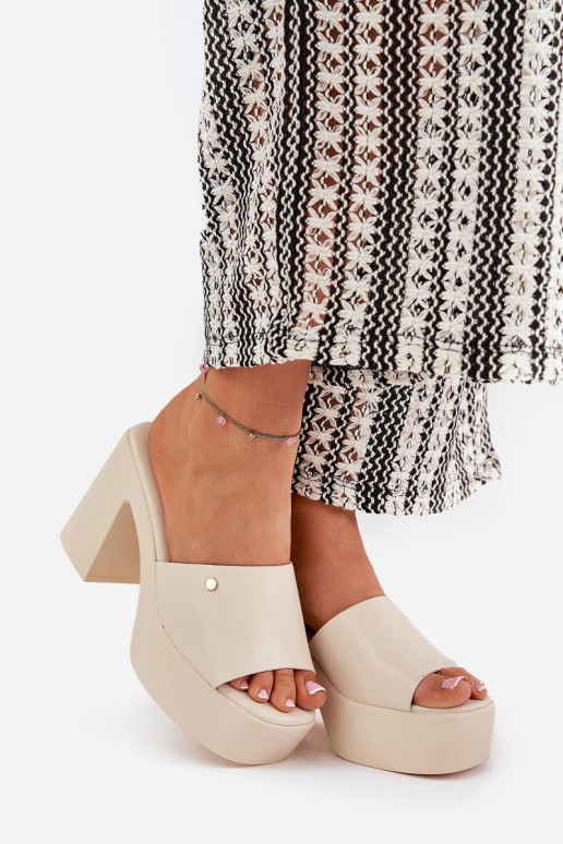  Šlepetės iš eko odos su kulniukais ir platforma dramblio kaulo spalvos Tamirella