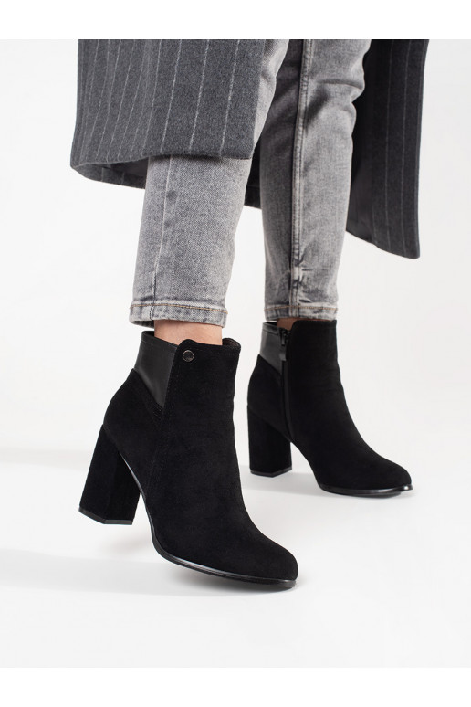 iš zomšos batai ant kulno juodos spalvos