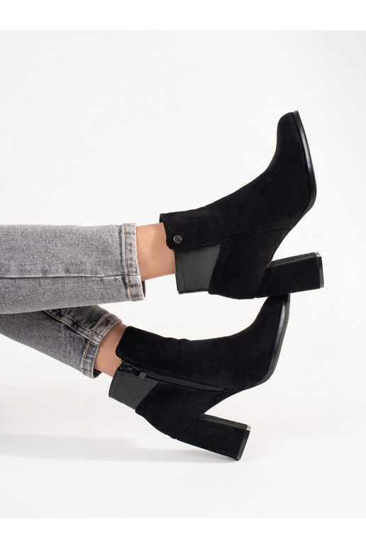 iš zomšos batai ant kulno juodos spalvos