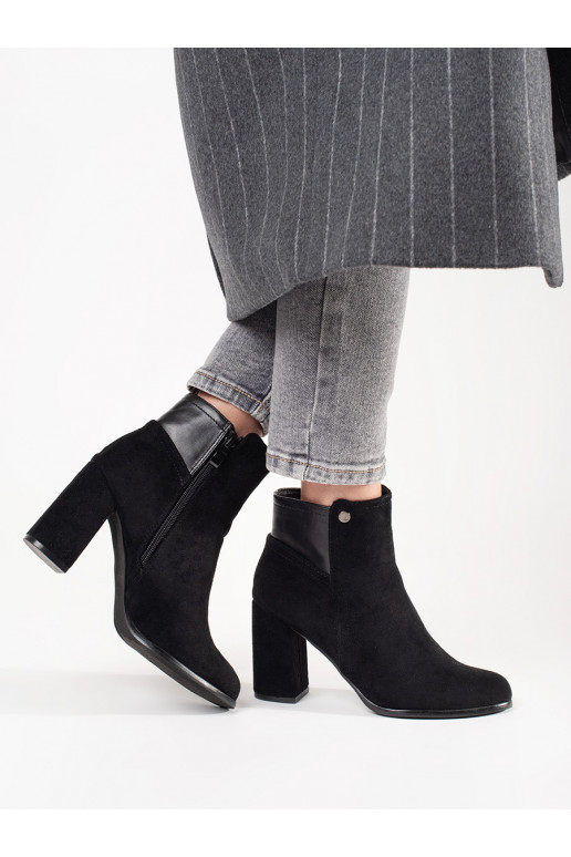 iš zomšos batai ant kulno juodos spalvos