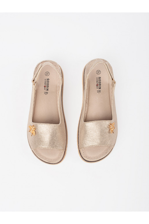 aukso spalvos sandalai su platforma z przypinką aukso spalvos sandalai su platforma z przypinką