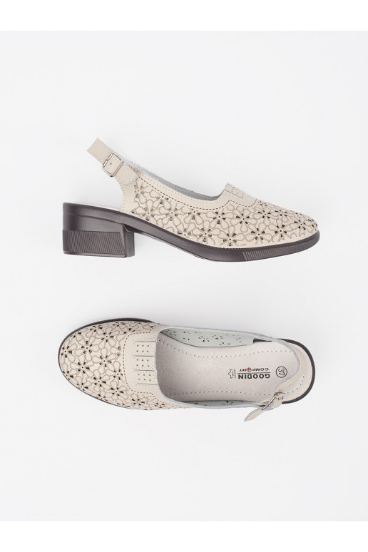 smėlio spalvos dziurkowane sandalai 