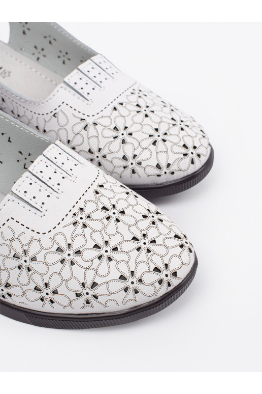 baltos spalvos dziurkowane sandalai  baltos spalvos dziurkowane sandalai