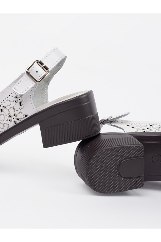 baltos spalvos dziurkowane sandalai  baltos spalvos dziurkowane sandalai