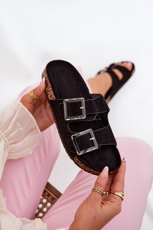 Moteriškos šlepetės su sagtimis  Juodos spalvos su širdelėmisle