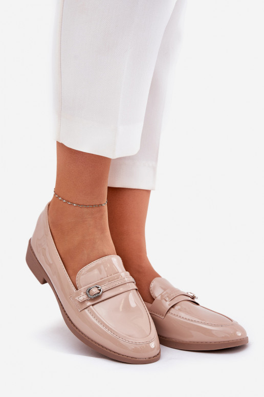 Lakuoti mokasinai  dekoruoti su sagtelėmis smėlio spalvos Mollan