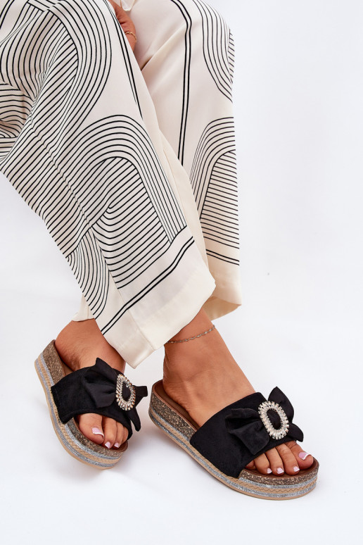 Moteriškos šlepetės su platforma su kaspinais I Ozdobną Broszką Juodos spalvos Lenela