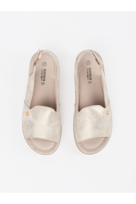 aukso spalvos sandalai ze skórzaną wkładką