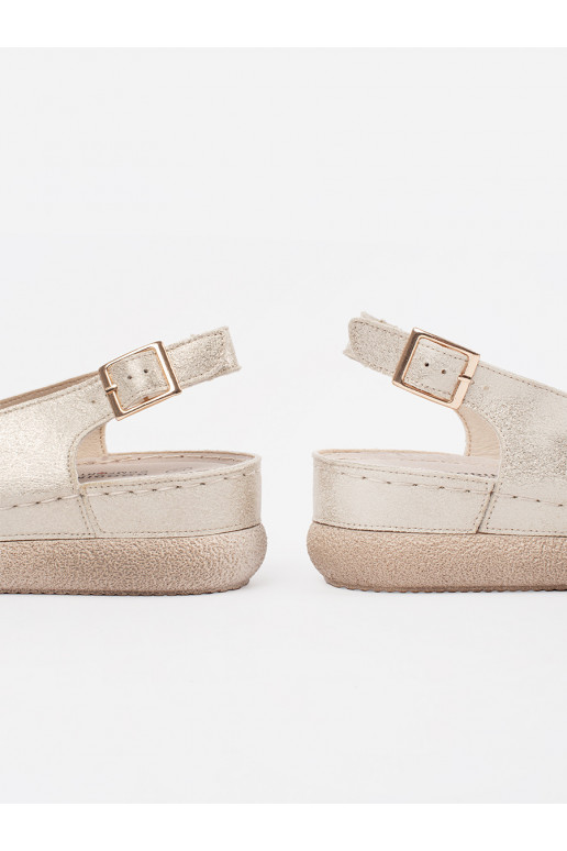 aukso spalvos sandalai ze skórzaną wkładką