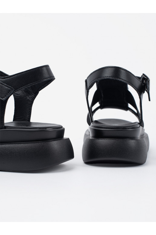 Juodos spalvos    sandalai su platforma