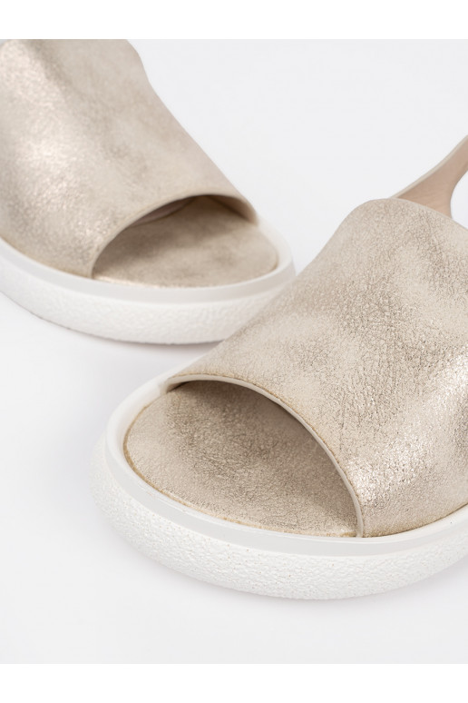 aukso spalvos  sandalai 