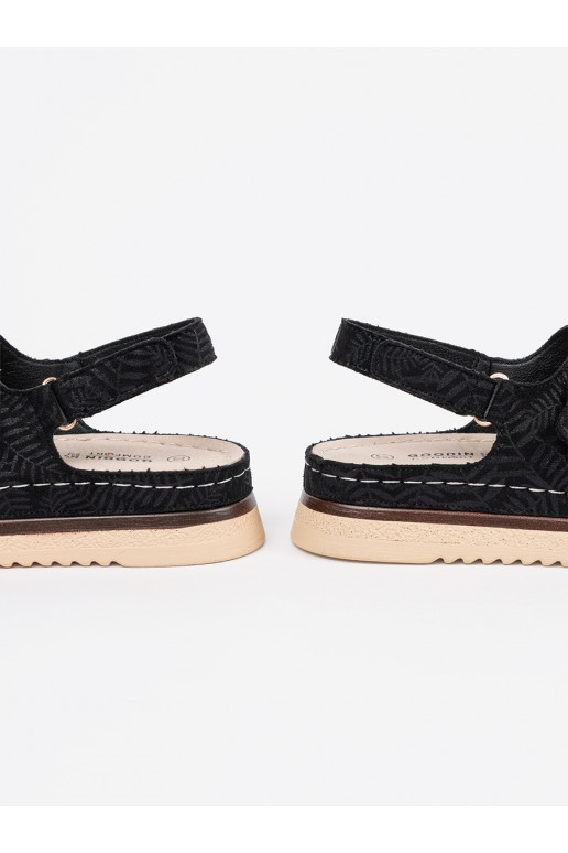 Juodos spalvos sandalai ze mi elementami Juodos spalvos sandalai ze mi elementami