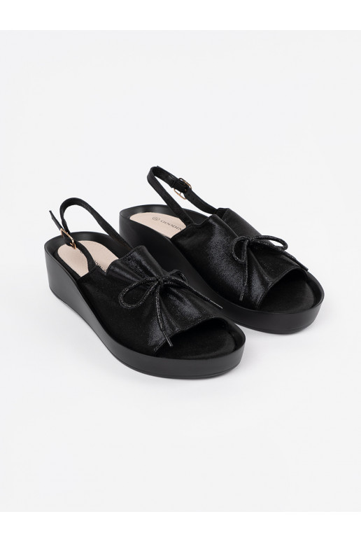 Juodos spalvos sandalai  ze skórzaną wkładką