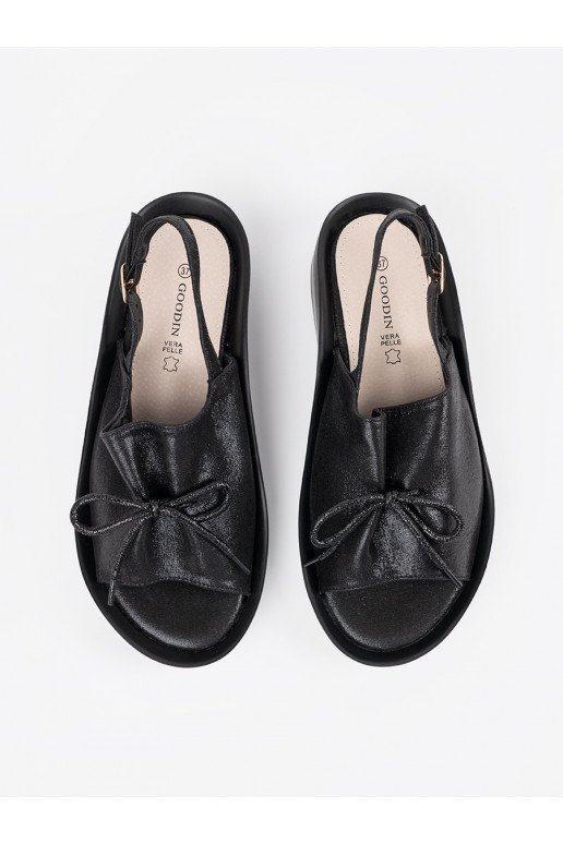 Juodos spalvos sandalai  ze skórzaną wkładką