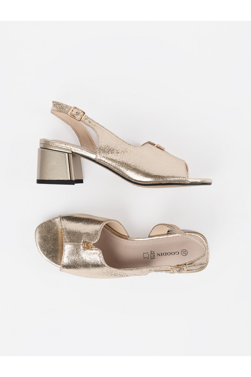 iš zomšos sandalai   iš zomšos sandalai