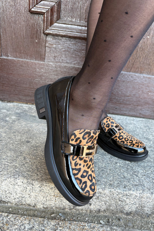 Oda Lakuoti mokasinai su leopardo kailio raštais Vinceza 66790 juodos spalvos