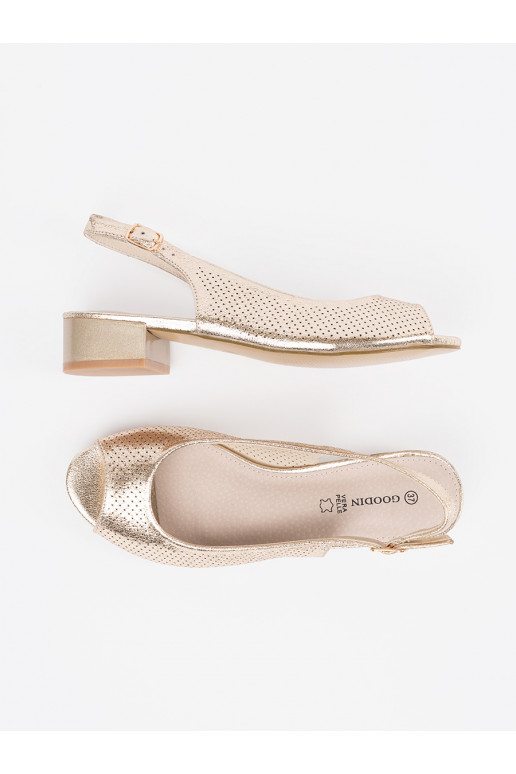 aukso spalvos  sandalai 