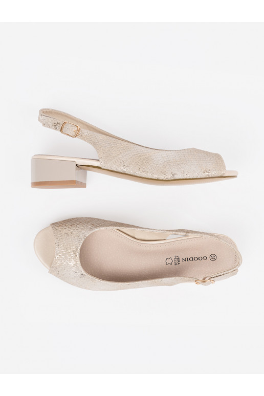 smėlio spalvos sandalai 