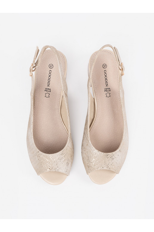 smėlio spalvos sandalai 