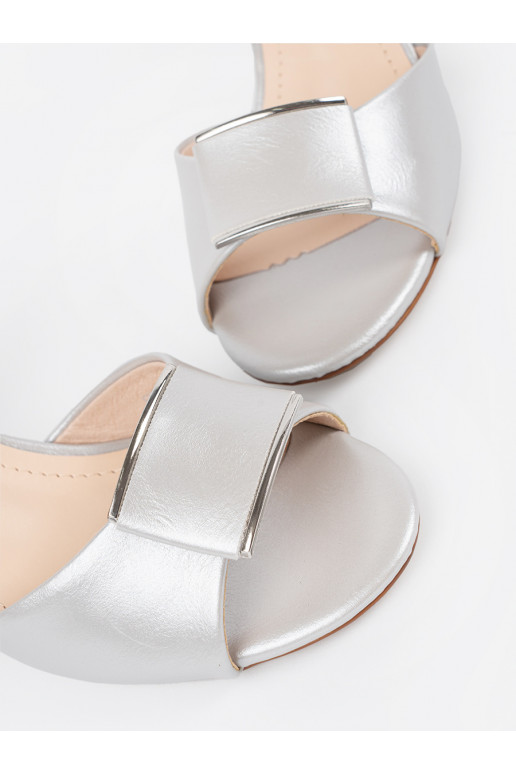 basutės ant kulno    basutės ant kulno