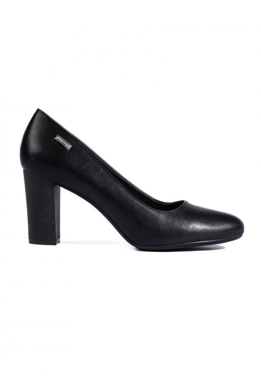 juodos spalvos aukštakulniai ant kulno Sergio Leone