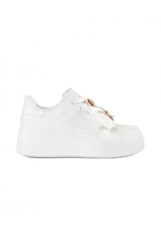Baltos spalvos Sneakers modelio batai su auksiniais aksesuarais Baltos spalvos Sneakers modelio batai su auksiniais aksesuarais