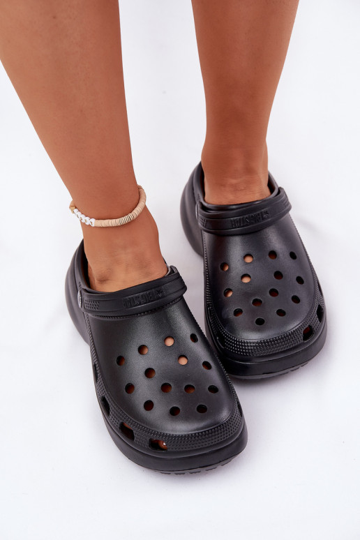  Moteriškos šlepetės su madingais masyviais padais Big Star RR274A118 Juodos spalvos