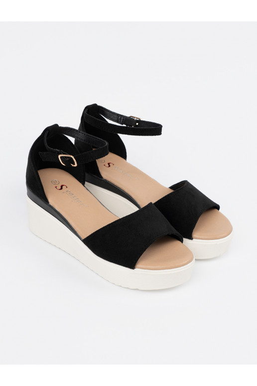 Juodos spalvos sandalai  na baltos spalvosj ie