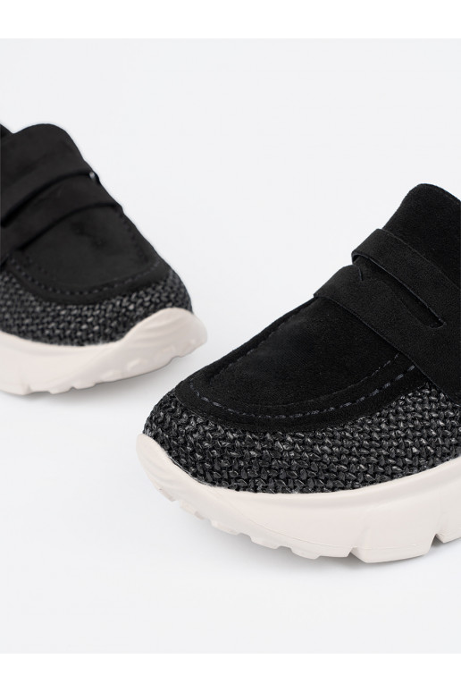 Juodos spalvos pusbačiai su masyviu kulnu