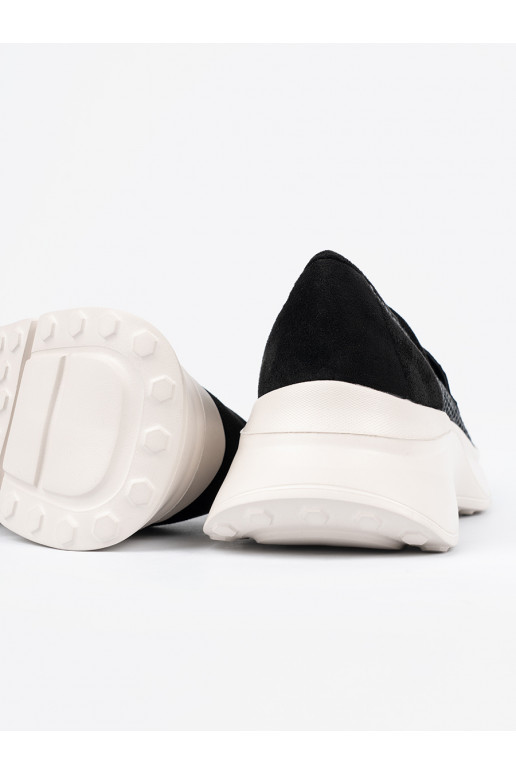 Juodos spalvos pusbačiai su masyviu kulnu