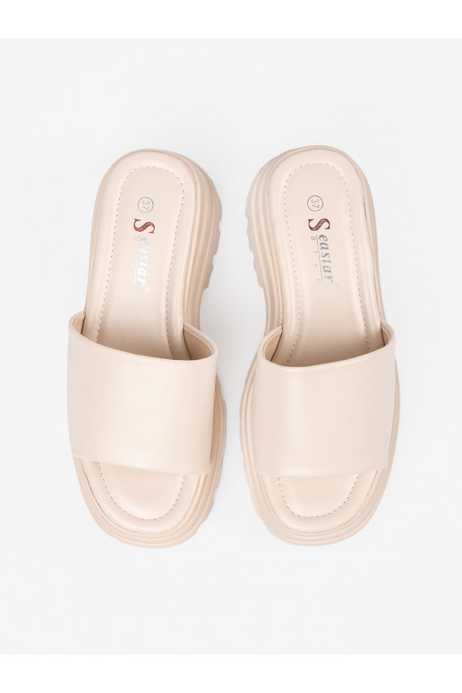 Šlepetės su platforma 