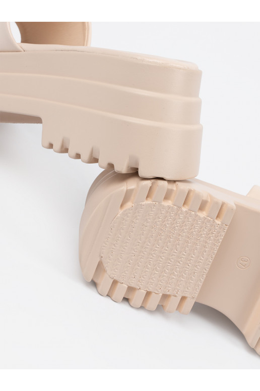 Šlepetės su platforma 